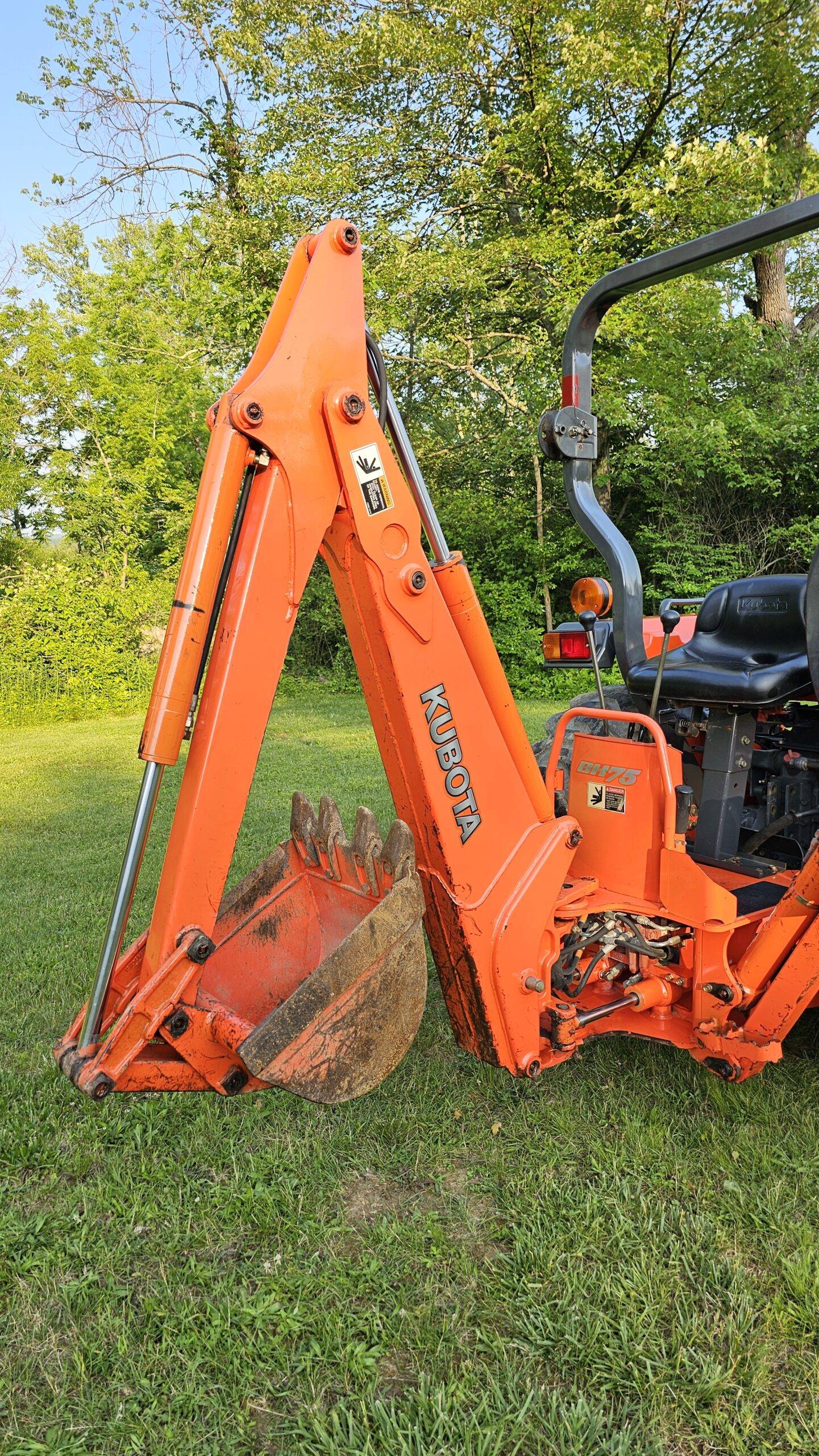 2008 Kubota L3400 HST 4x4 Tractor Loader Backhoe - Image 12