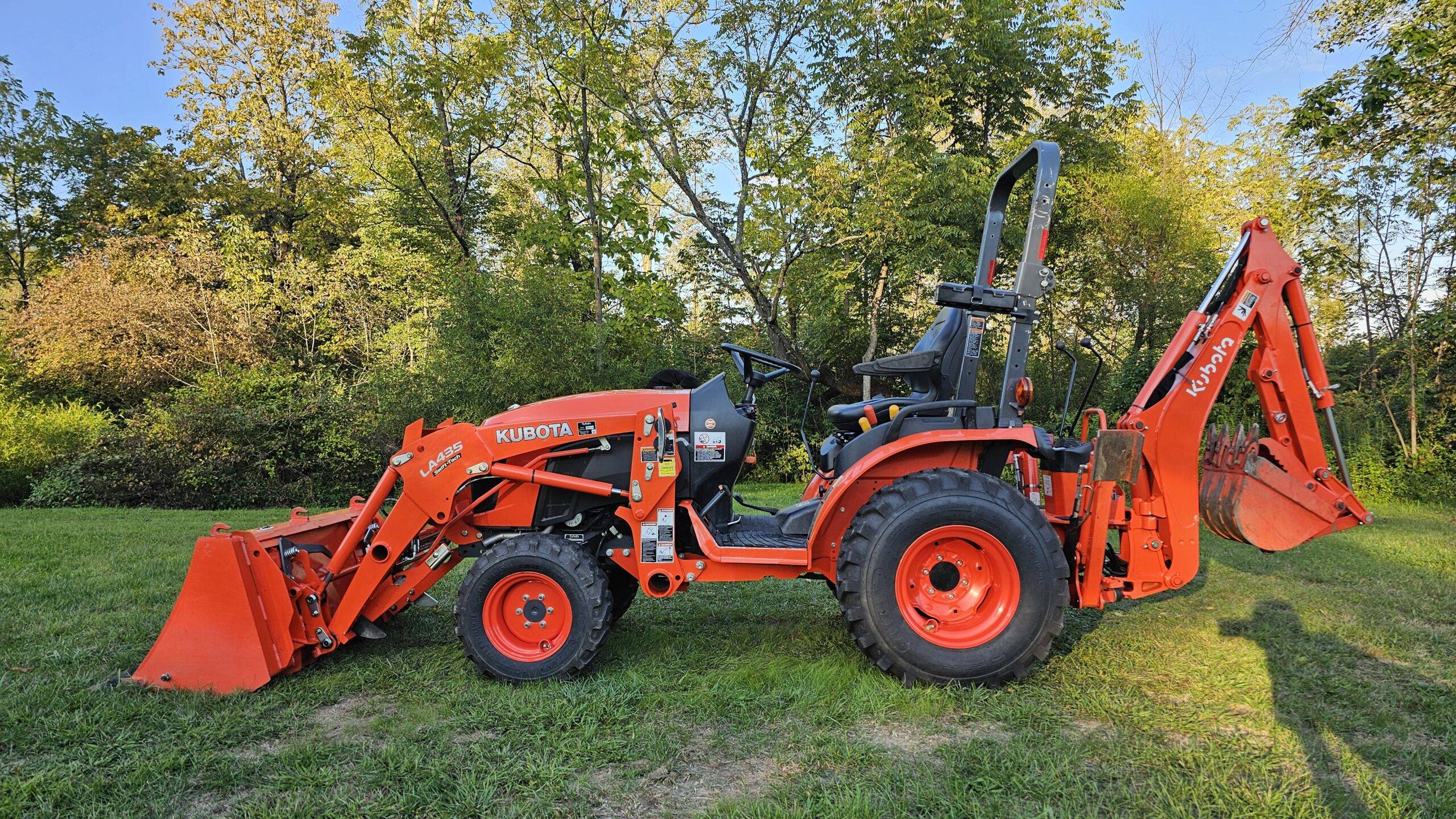 2021 Kubota B2301 HST 4x4 Tractor Loader Backhoe - Image 6