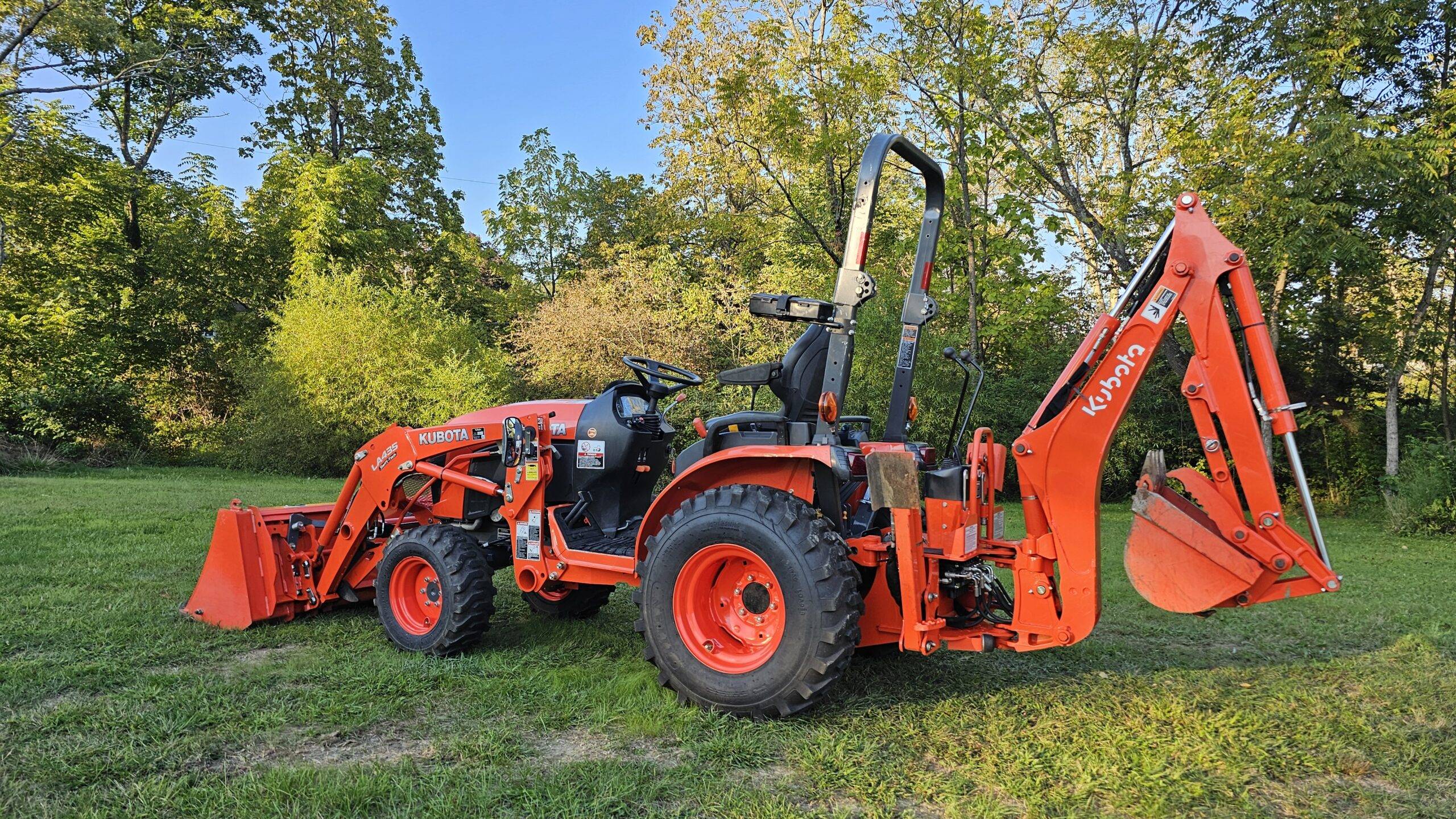 2021 Kubota B2301 HST 4x4 Tractor Loader Backhoe - Image 8