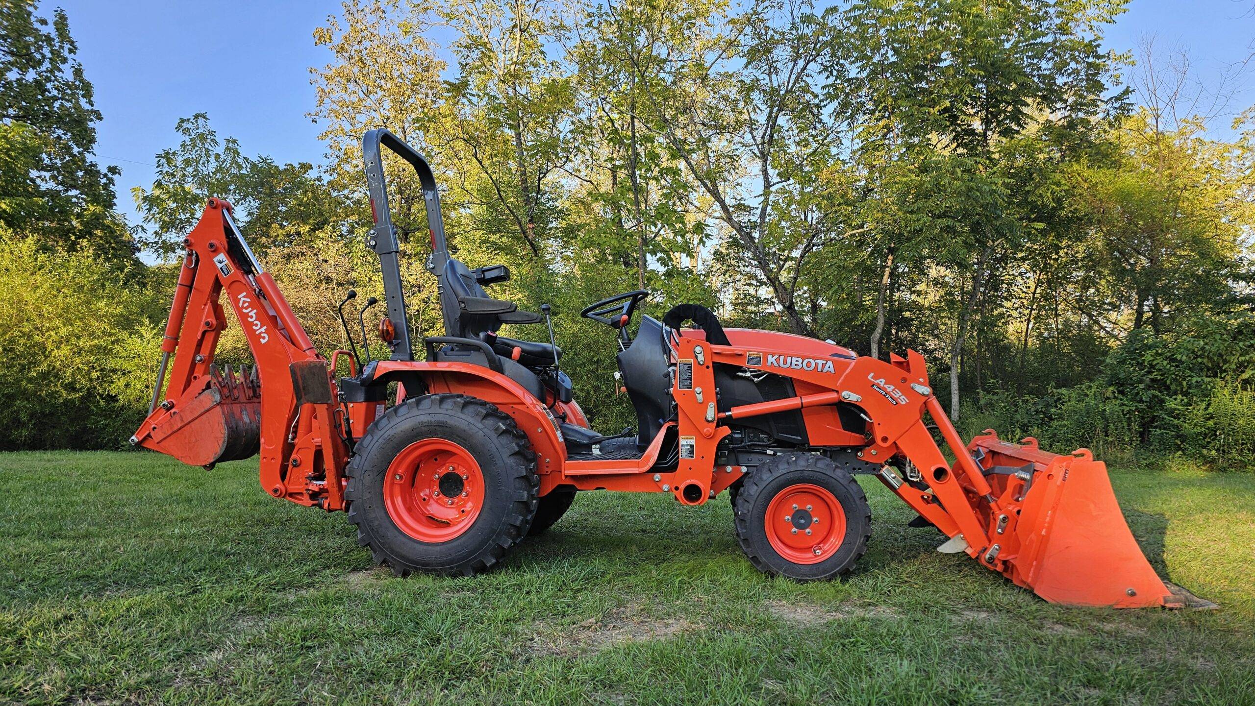 2021 Kubota B2301 HST 4x4 Tractor Loader Backhoe - Image 7