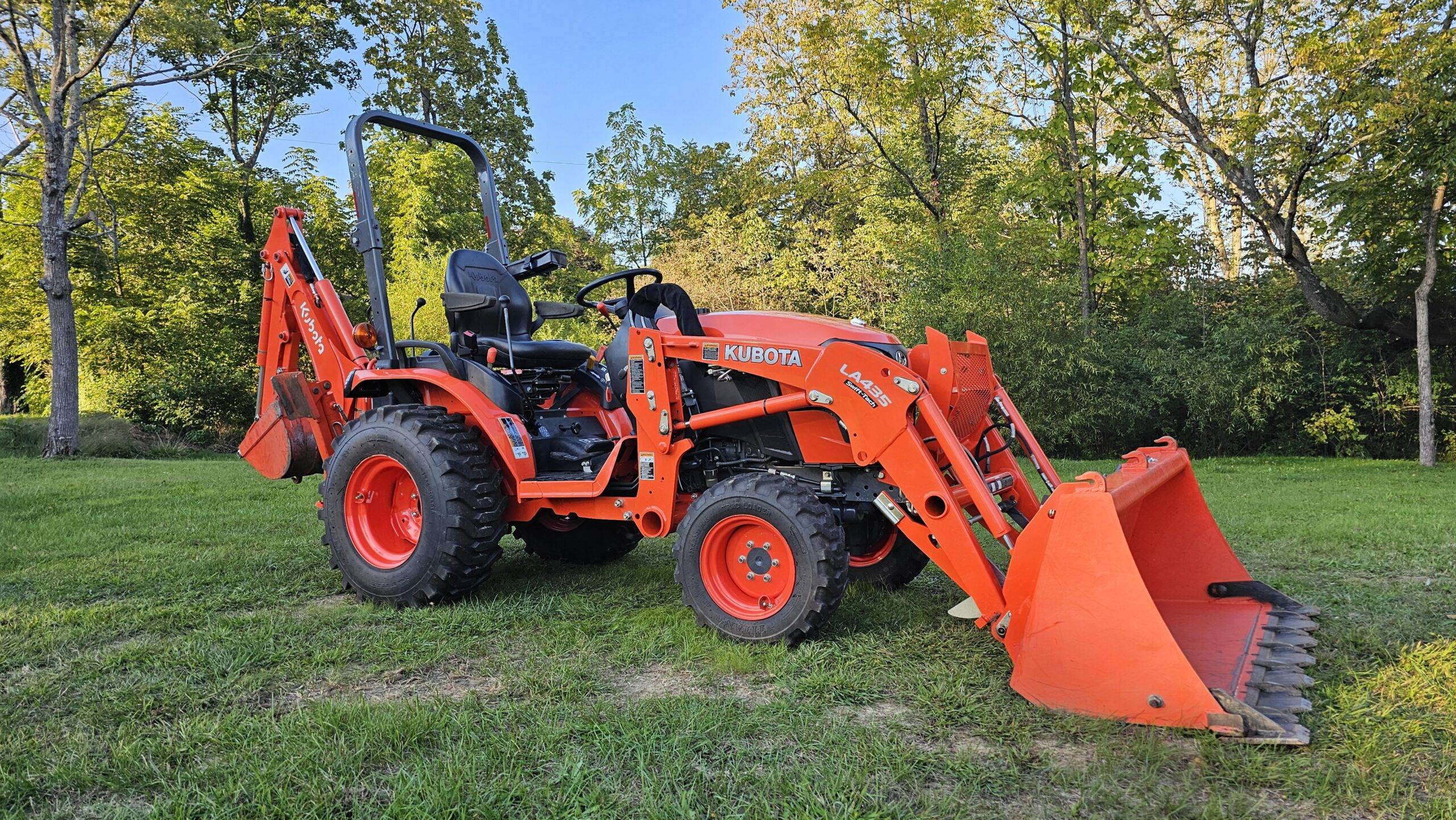 2021 Kubota B2301 HST 4x4 Tractor Loader Backhoe - Image 5