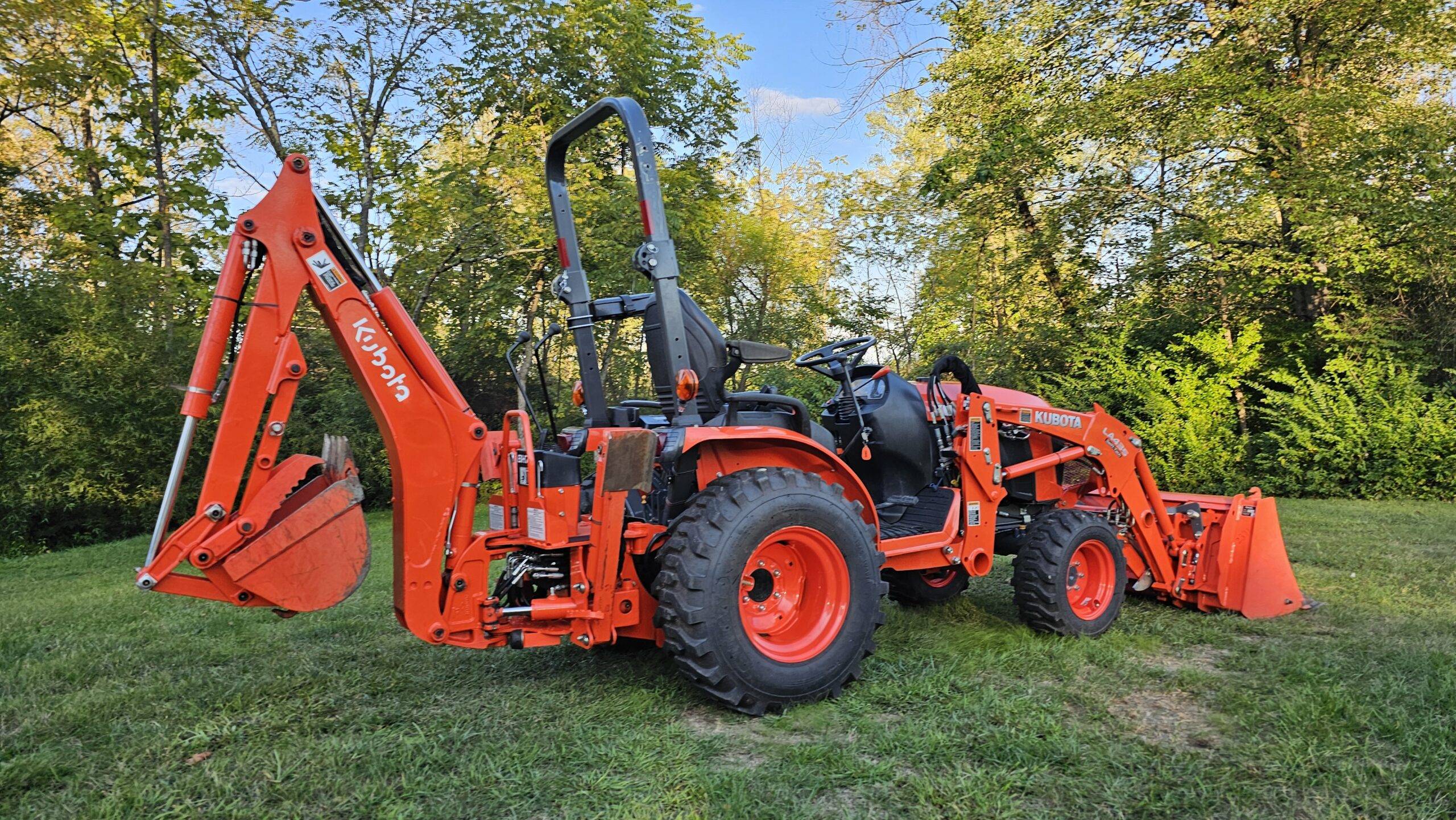 2021 Kubota B2301 HST 4x4 Tractor Loader Backhoe - Image 9
