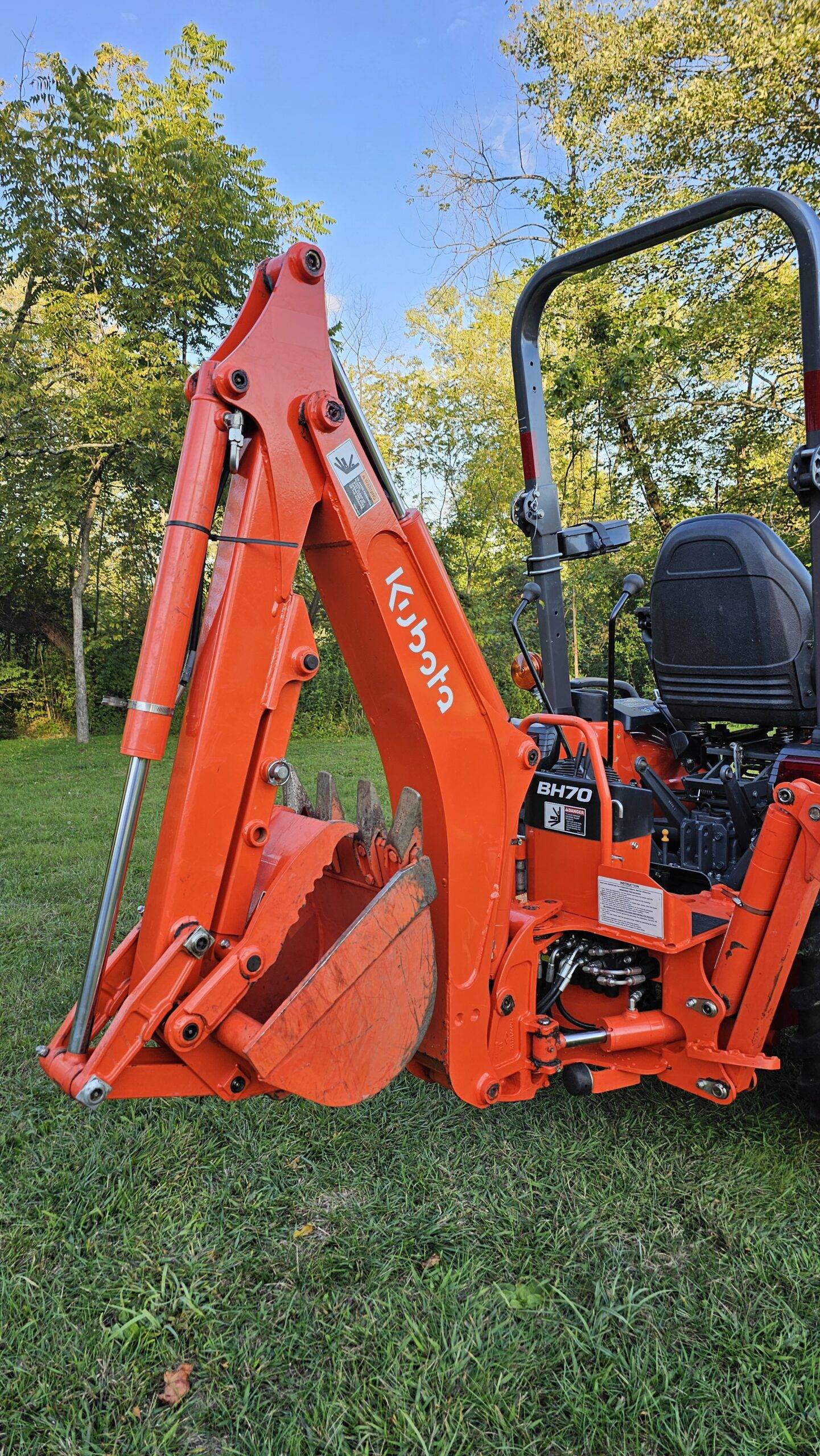 2021 Kubota B2301 HST 4x4 Tractor Loader Backhoe - Image 14