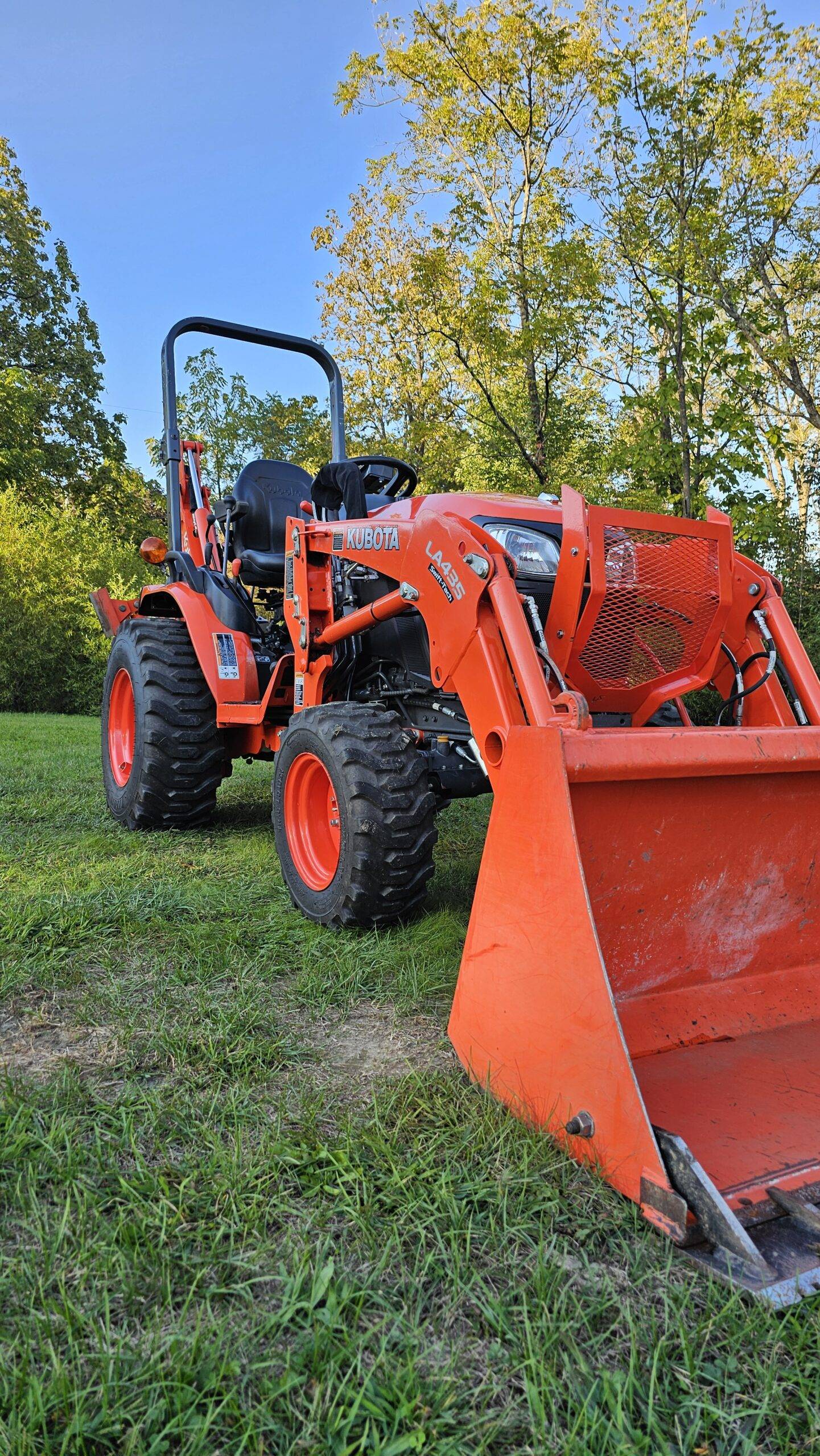 2021 Kubota B2301 HST 4x4 Tractor Loader Backhoe - Image 13