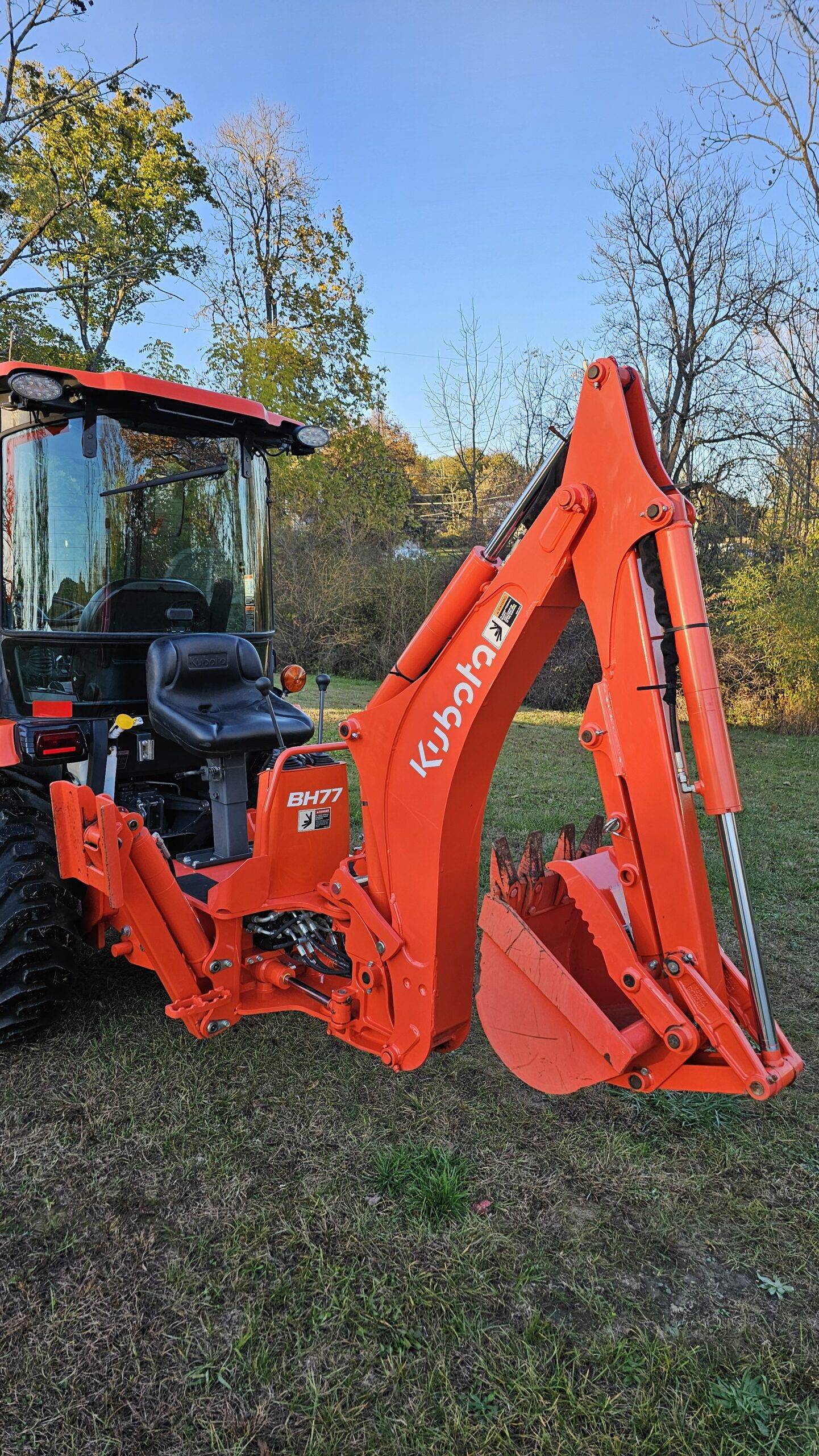 2020 Kubota LX2610 HST Cab 4x4 Tractor Loader Backhoe - Image 14