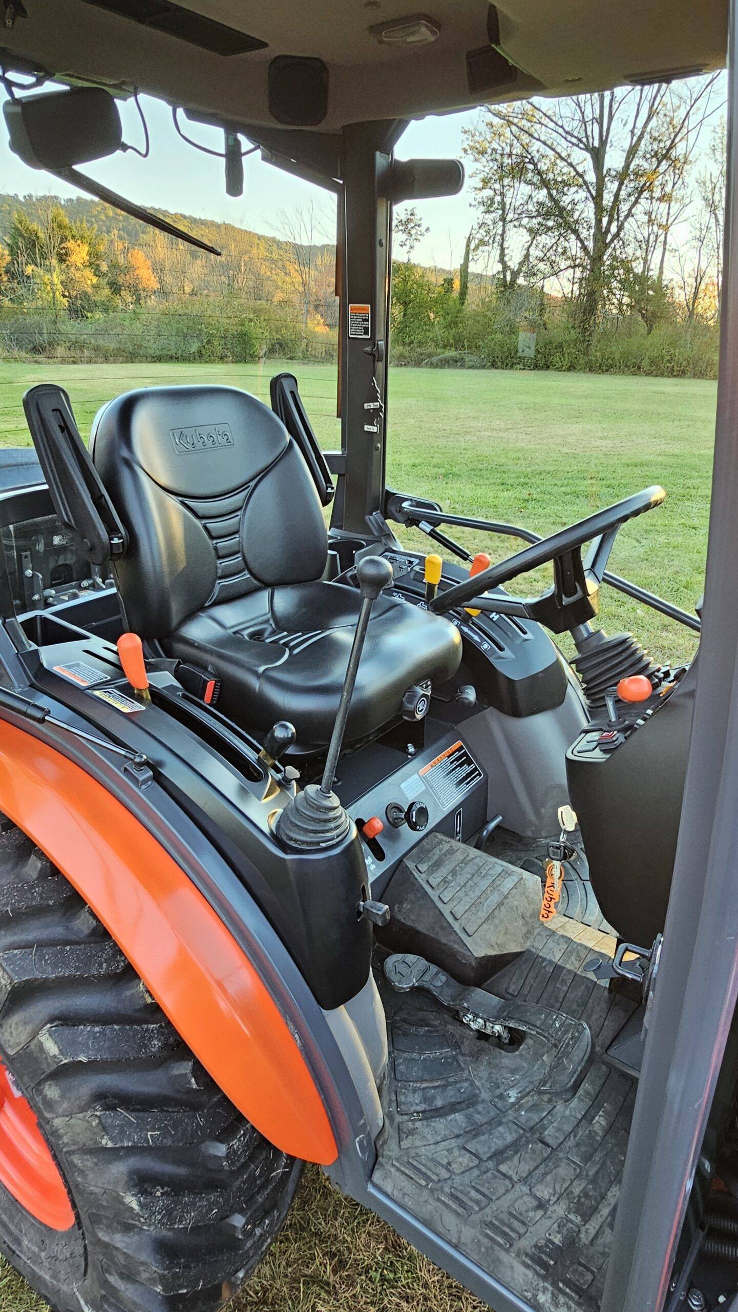 2020 Kubota LX2610 HST Cab 4x4 Tractor Loader Backhoe - Image 18