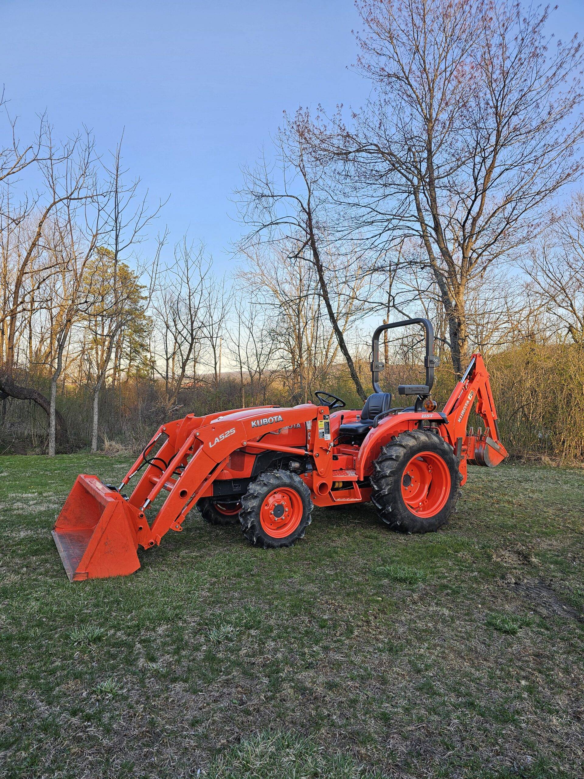 2018 Kubota L2501 HST 4x4 Tractor Loader Backhoe - Image 2