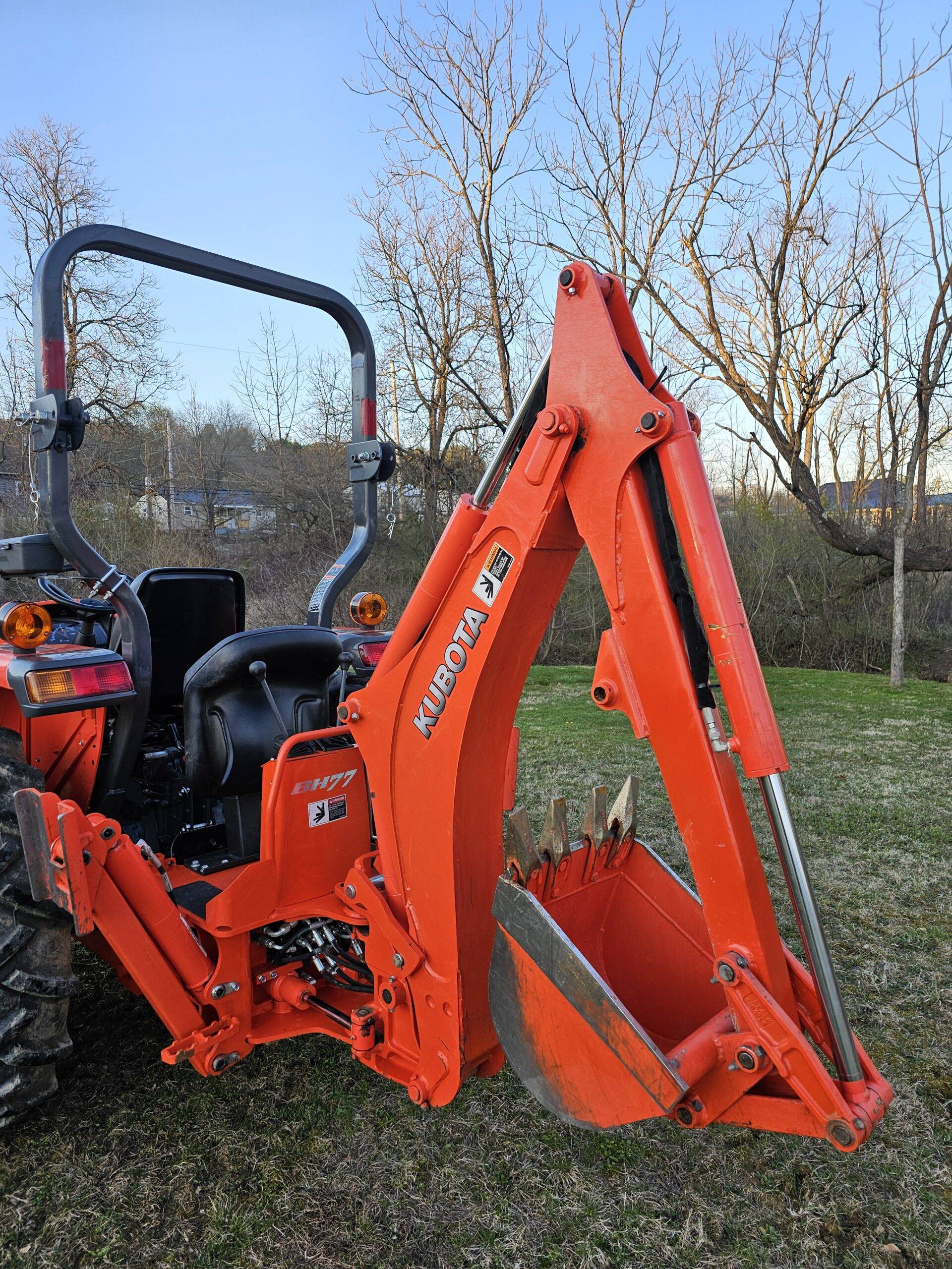 2018 Kubota L2501 HST 4x4 Tractor Loader Backhoe - Image 14