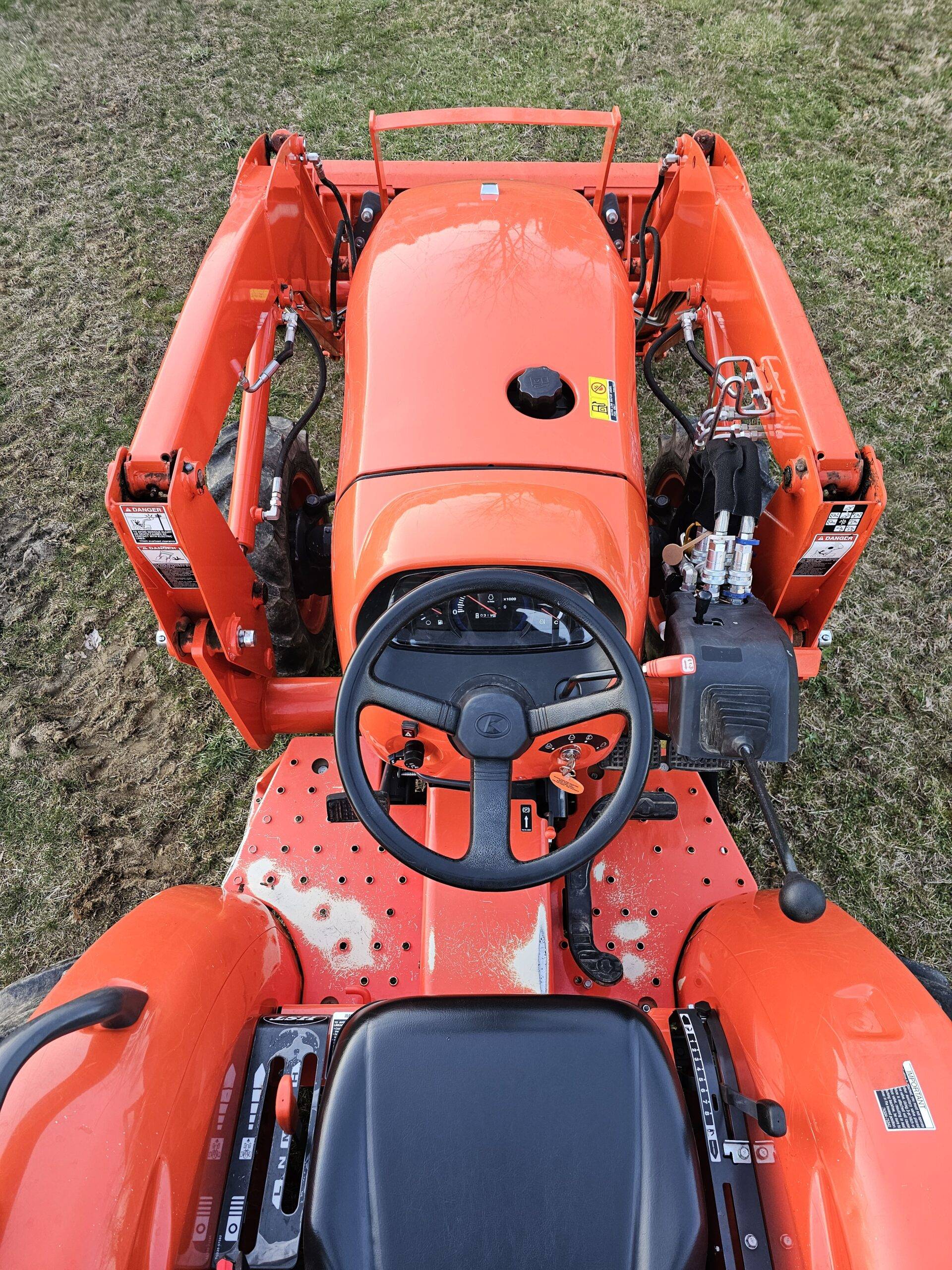 2018 Kubota L2501 HST 4x4 Tractor Loader Backhoe - Image 16